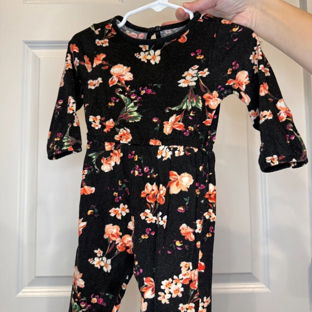 Old Navy Black Floral Long Sleeve Jumpsuit Romper Baby‎ Girl Size 6-12 Months